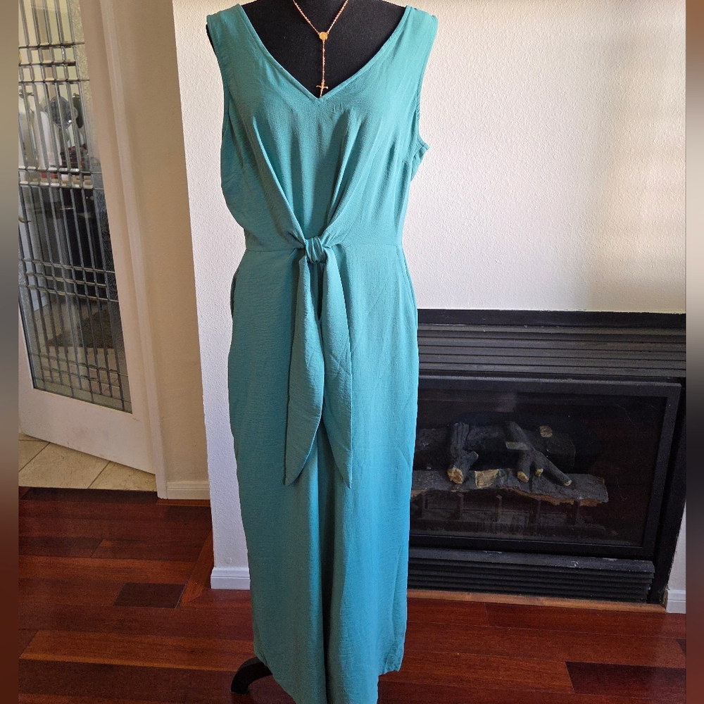 Vince Camuto Sleeveless V-Neck Tie-Waist Jumpsuit